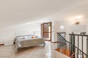 Standard-Stadtwohnung, Mehrere Schlafzimmer, 2 Bäder (Juliette House: Shared Pool & Relax)