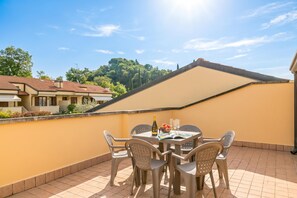 Standard Townhome, Multiple Bedrooms, 2 Bathrooms (Juliette House: Shared Pool & Relax) | Outdoor dining