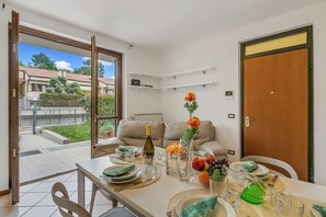 Standard-Stadtwohnung, Mehrere Schlafzimmer, 2 Bäder (Juliette House: Shared Pool & Relax) | Speisen