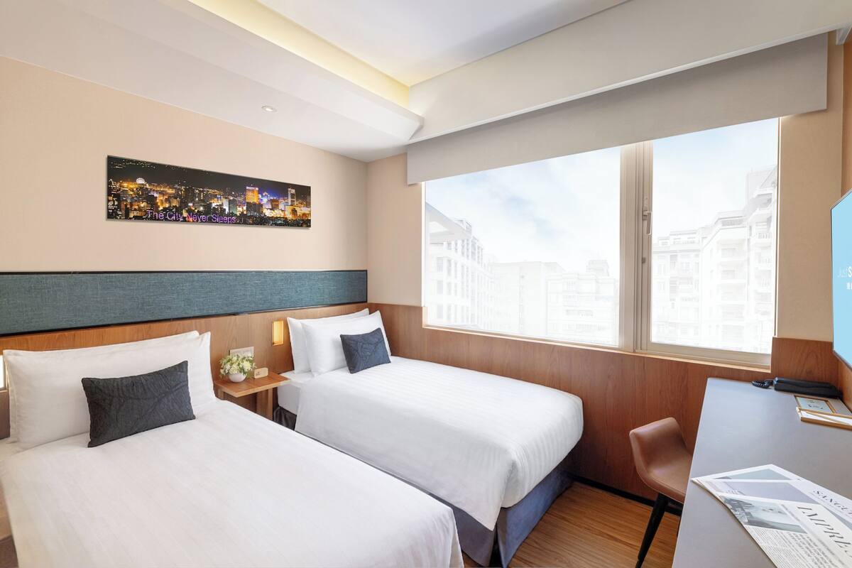 In-room safe, desk, blackout drapes, soundproofing