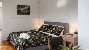 4 bedrooms, desk, iron/ironing board, WiFi