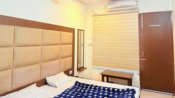 Deluxe Double or Twin Room | Bed sheets