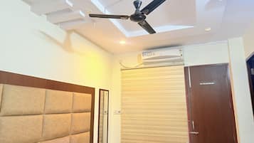 Deluxe Double or Twin Room | Bed sheets