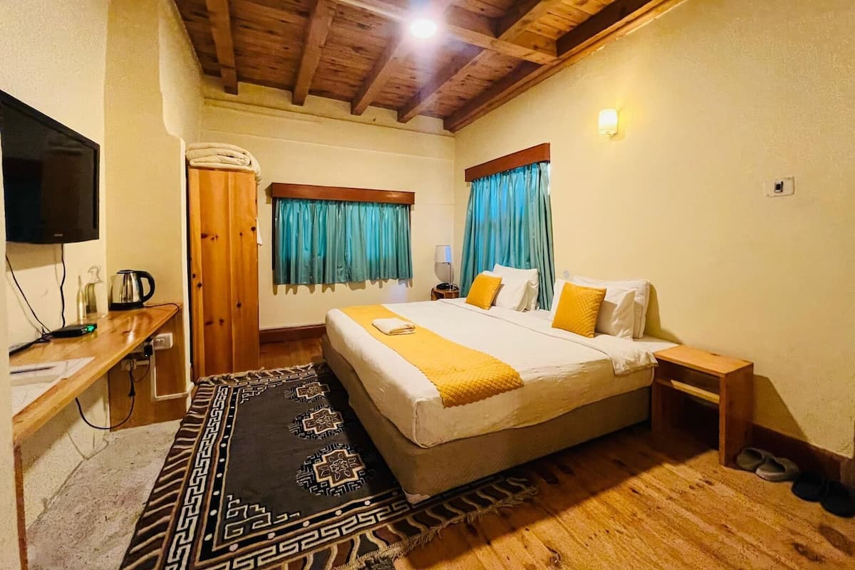 In-room safe, desk, free WiFi, bed sheets