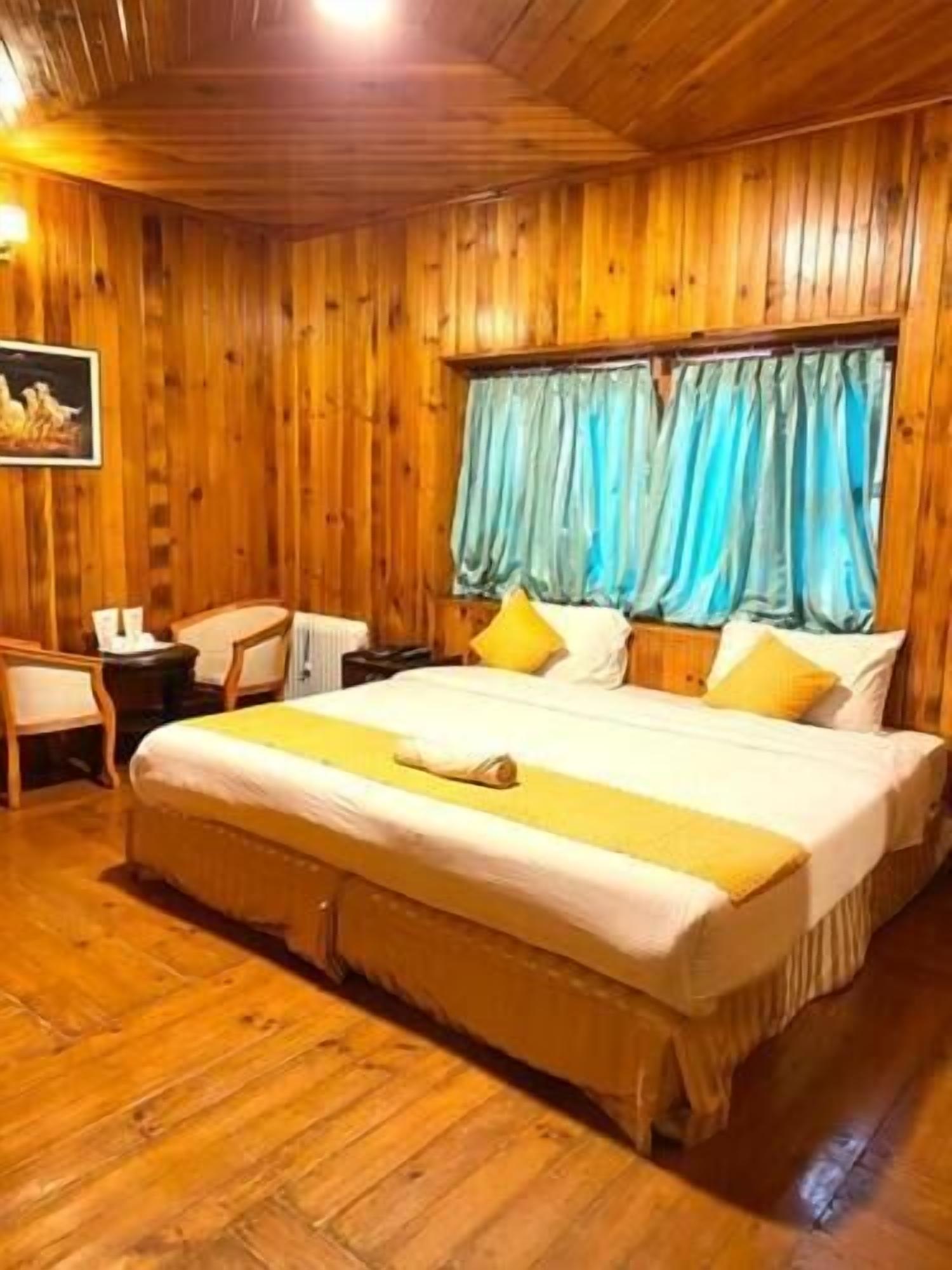 Comfort Double Room, Balcony, Courtyard View | In-room safe, desk, free WiFi, bed sheets