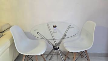 Leilighet, 1 soverom, terrasse | Spiseområde