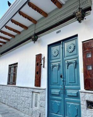 Exterior detail - Colonial Courtyard Suite in Centro Histórico + Tranvía Tram (Cuenca)