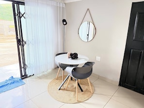Casa, 2 habitaciones | Restaurantes