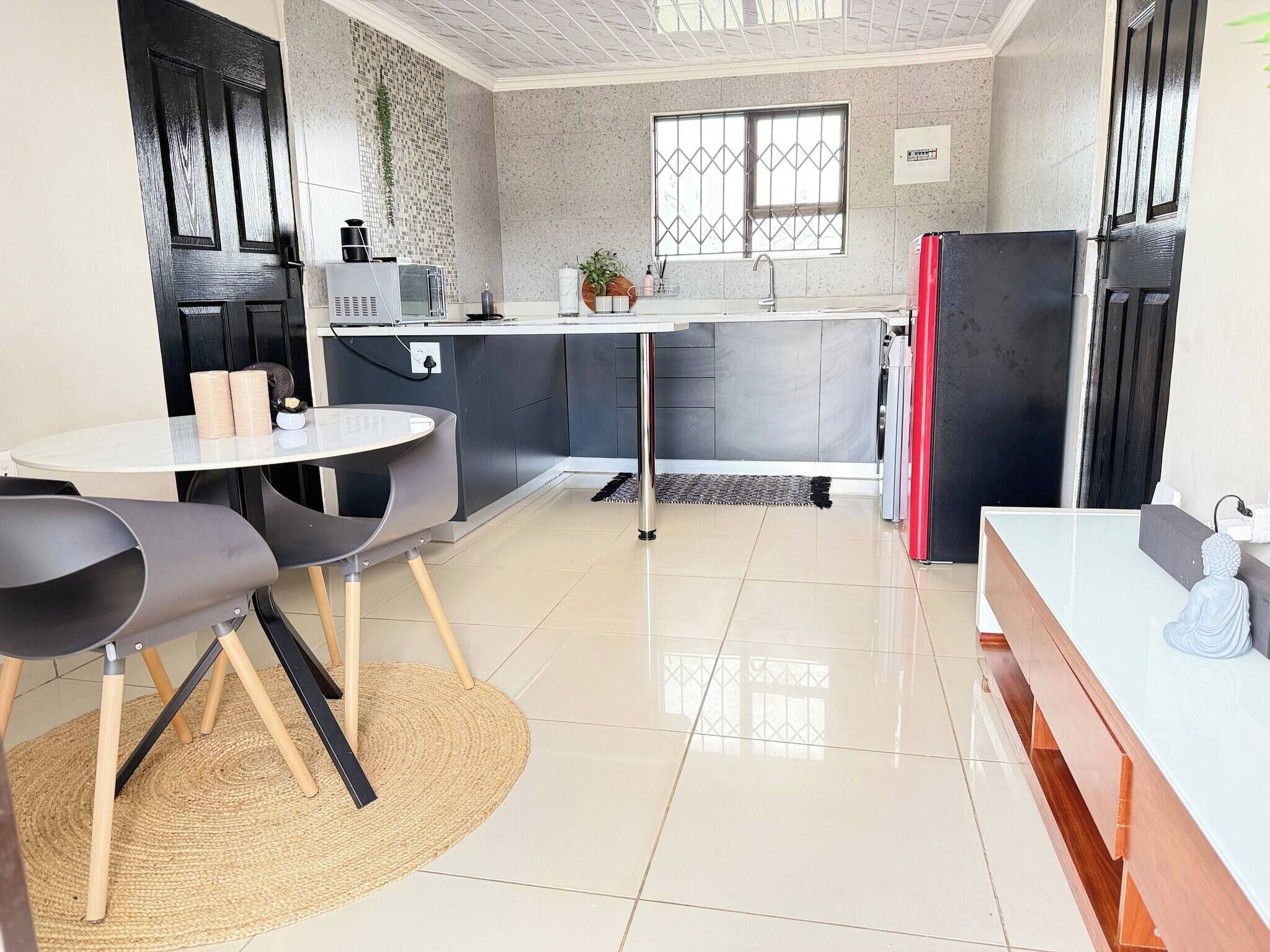 House, 2 Bedrooms | Dining