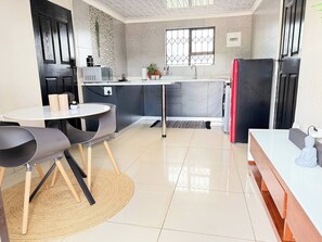 Casa, 2 habitaciones | Restaurantes
