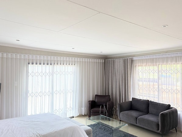 House, 2 Bedrooms | Living room