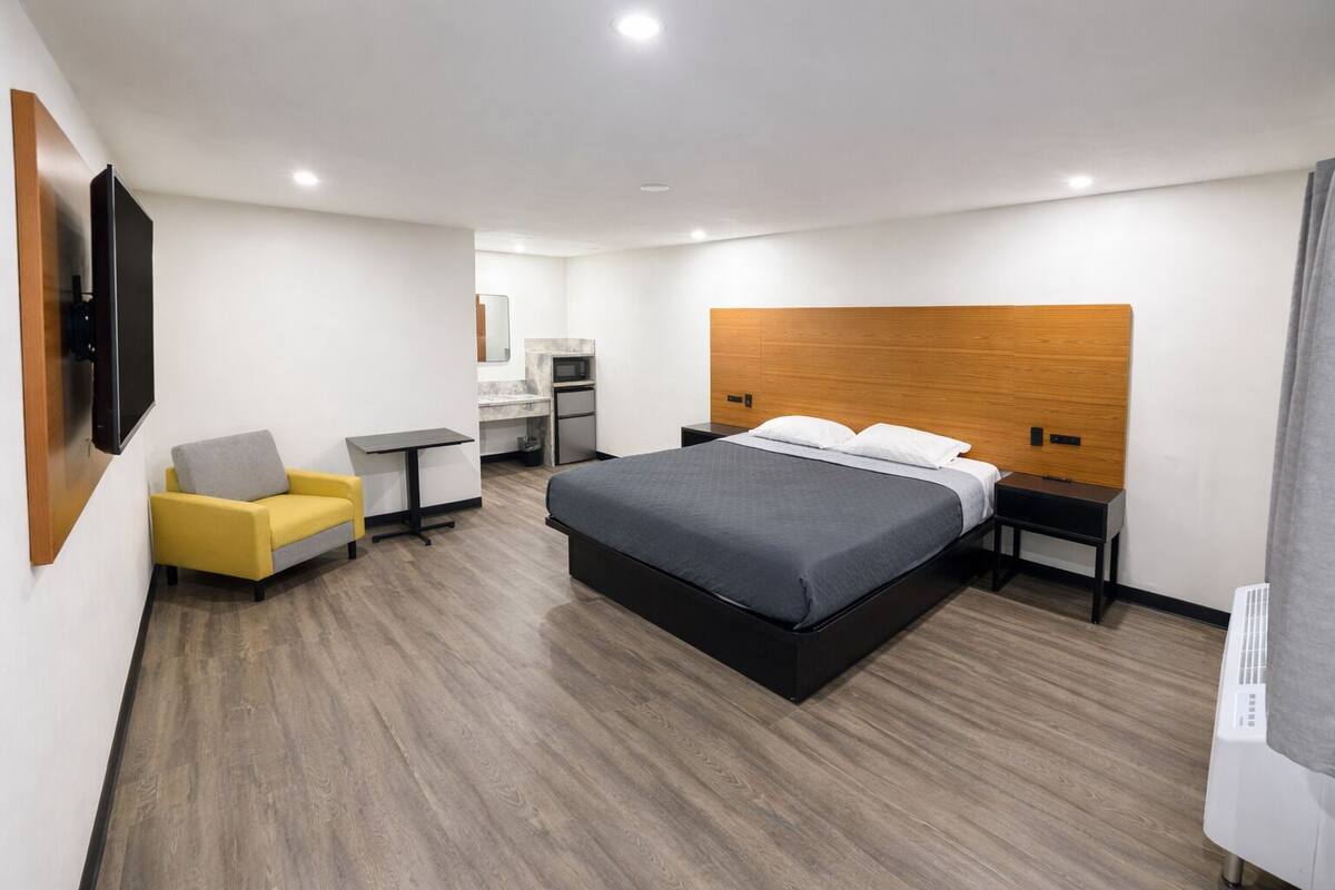 Deluxe Room, 1 King Bed | Free WiFi