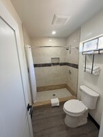 Deluxe Room, 1 King Bed | Bathroom | Free toiletries, towels, soap, shampoo