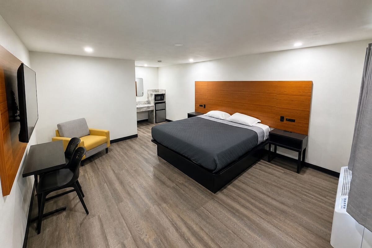 Deluxe Room, 1 King Bed