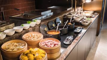 Tägliches Frühstücksbuffet gegen Gebühr