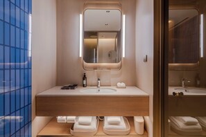 Basic Single Room, City View | Bathroom | Free toiletries, hair dryer, slippers, towels - Crystal Orange Shenzhen Bao'an Joy City (Shen Zhen Shi)
