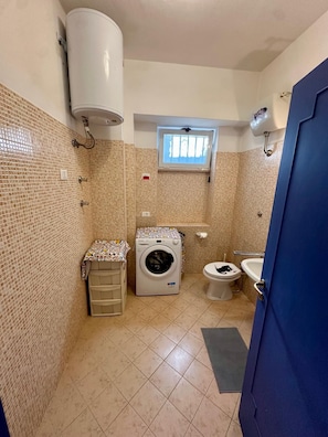Bathroom - Vrbo Property (Ischia)