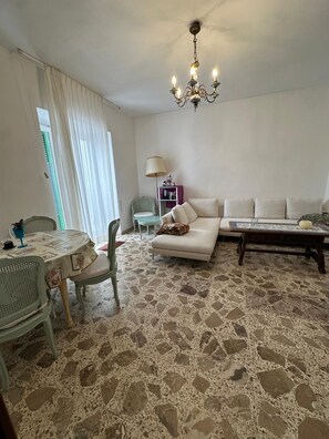 Living area - Vrbo Property (Ischia)