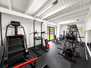 Fitness facility - Luxury 4BR Villa Hot Tubs Billiard & Private Gym, your private entertainment. (Miami)