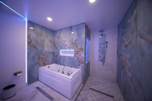 Shower, jetted bath, hair dryer, bidet - Luxury 4BR Villa Hot Tubs Billiard & Private Gym, your private entertainment. (Miami)