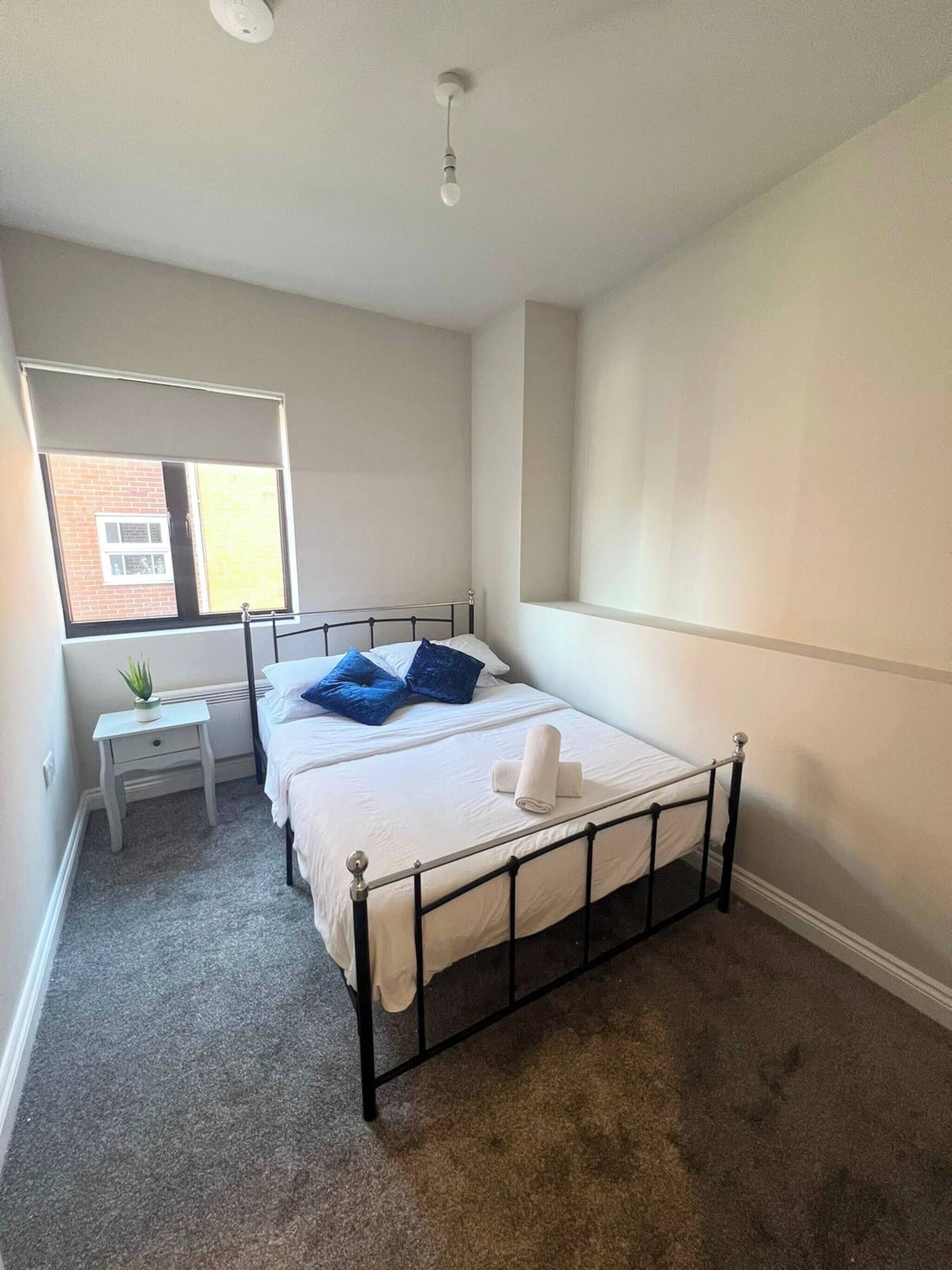 Iron/ironing board, Internet, bed sheets