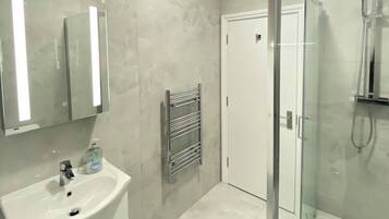 Shower, hair dryer, towels