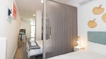 Studio (Superior Studio) | Laptop workspace, free WiFi, bed sheets