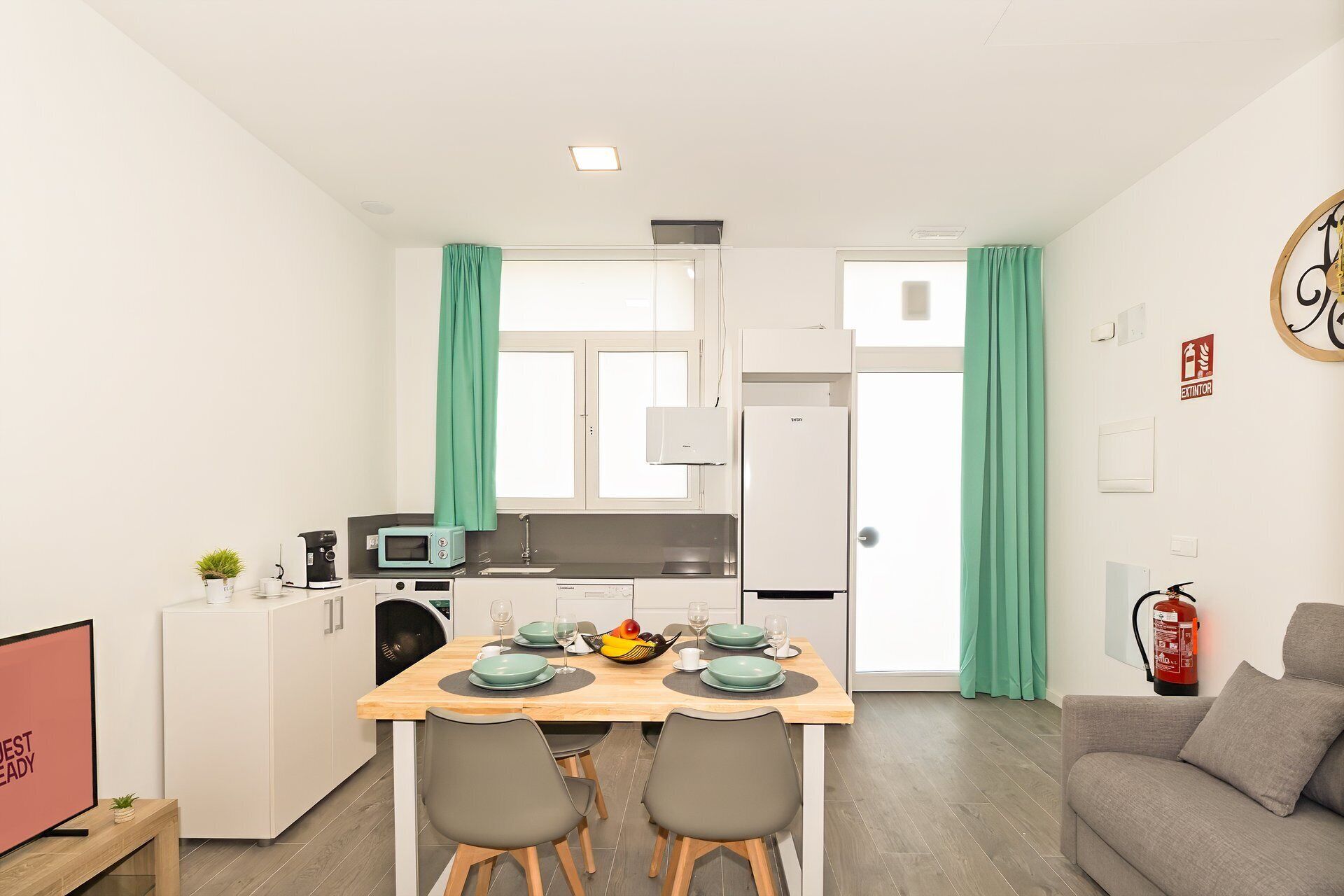 Monolocale (Studio) | Cucina privata | Tavolo da pranzo