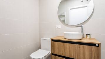 Apartment (Two-Bedroom Apartment) | Bathroom | Shower, hair dryer, towels, soap