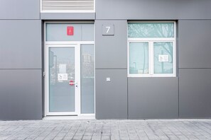Espacio para trabajar con laptop, wifi gratis y ropa de cama 