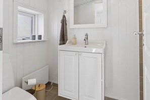 Shower - Cozy holiday home close to nature and beach (Grevinge)