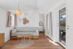 TV - Cozy holiday home close to nature and beach (Grevinge)