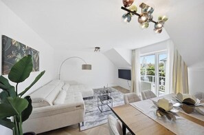 Living area - Campusquartier Homburg - Appartement confortable avec balcon et parking (Homburg)