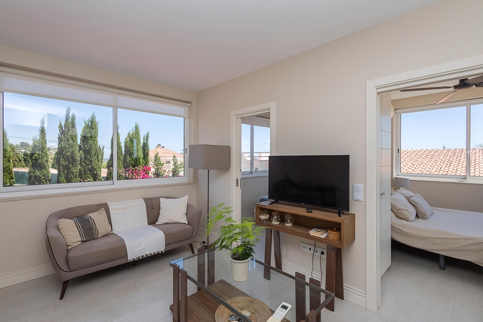 Apartment (Two-Bedroom Superior Apartment) | Laptop workspace, bed sheets