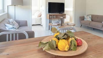 Apartment (Two-Bedroom Superior Apartment) | Laptop workspace, bed sheets