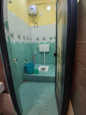 Deluxe Room | Bathroom | Towels, soap - Hotel Aditya Palace (Maharajganj)