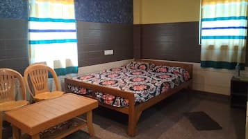 Deluxe Room | Rollaway beds, free WiFi, bed sheets