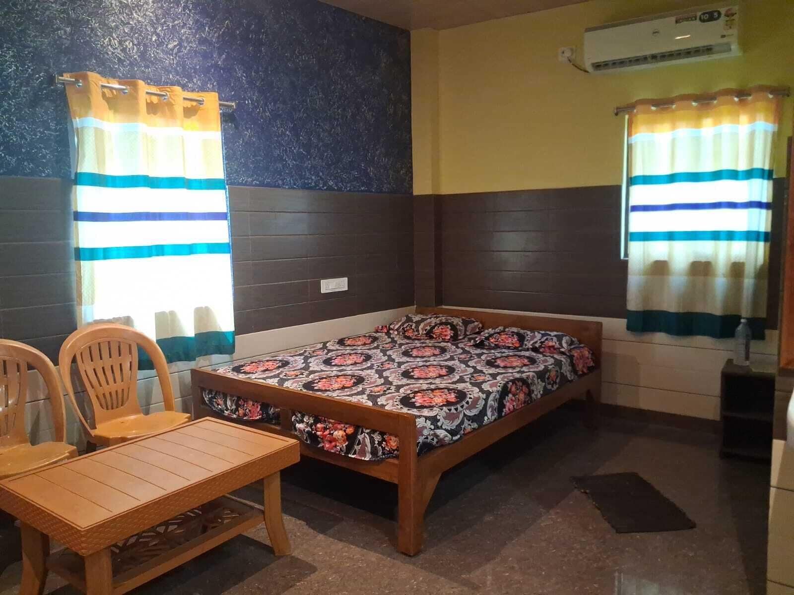 Rollaway beds, free WiFi, bed sheets