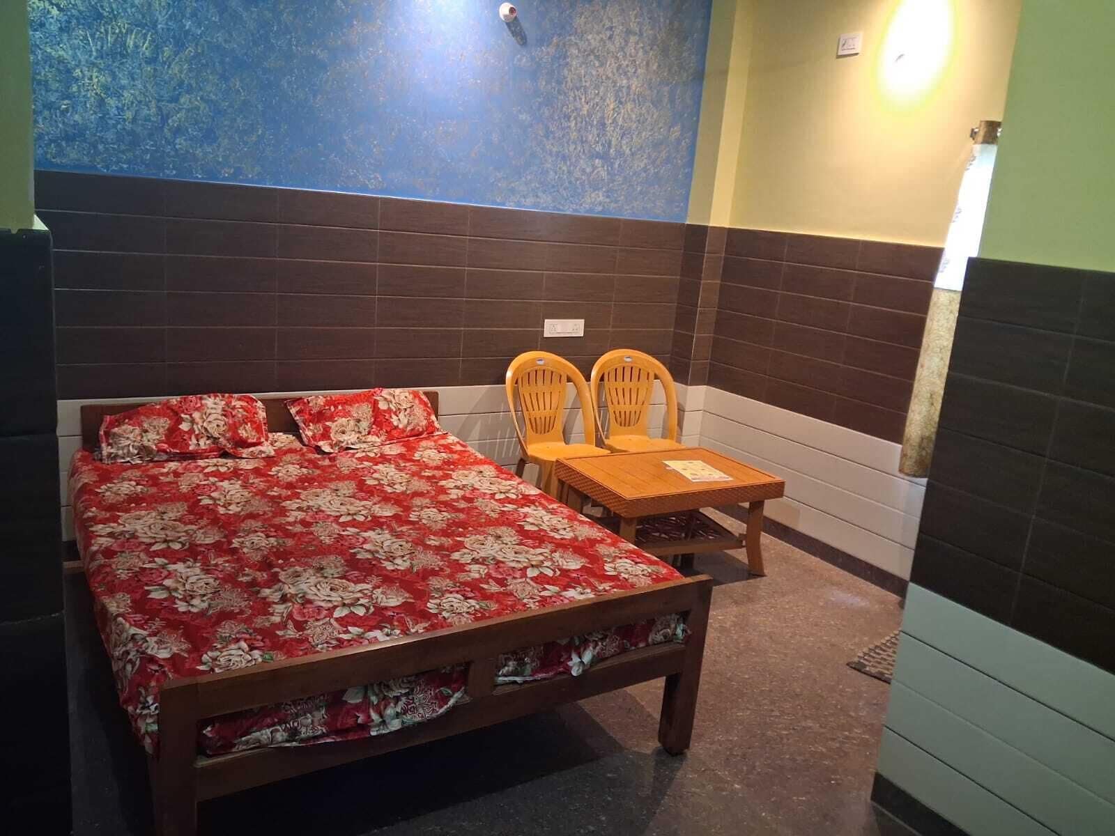 Rollaway beds, free WiFi, bed sheets