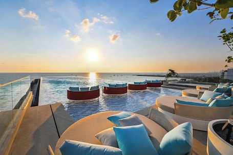 Outdoor pool. The Panora Estuaria Pattaya