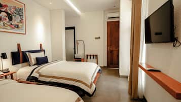 Superior Twin Room, Non Smoking | In-room safe, desk, laptop workspace, blackout drapes