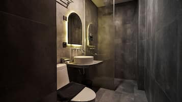 Kamar Double Superior, Bebas Asap Rokok | Kamar mandi | Shower, sandal, handuk, dan sabun