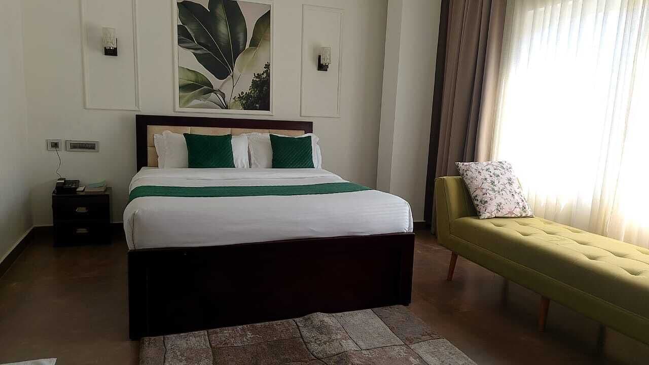 Deluxe Room | Desk, free WiFi, bed sheets