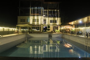 Piscine intérieure