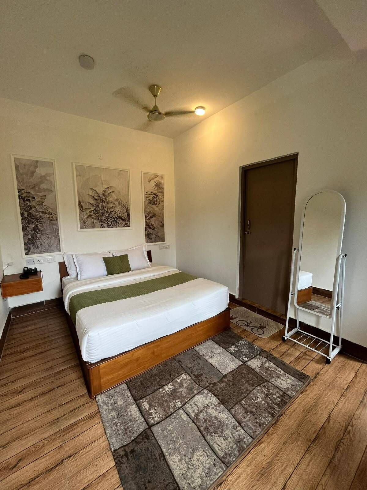 Deluxe Room | Desk, free WiFi, bed sheets
