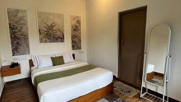 Deluxe Room | Desk, free WiFi, bed sheets