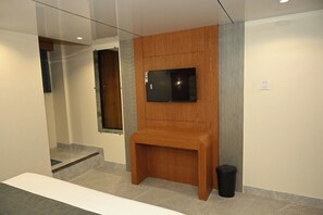 Habitación Deluxe doble, balcón, vistas a la ciudad | Wifi gratis