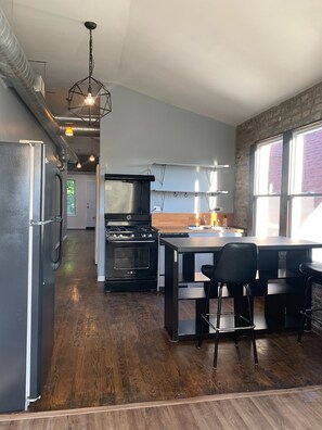 Private kitchen - Industrial Loft 2BR w/ Exposed Brick + 2 Private Decks with Backyard (Chicago)