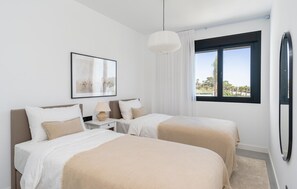 Iron/ironing board, travel cot, free WiFi, bed sheets - El Mirador – Contemporary 2-Bedroom Apartment with Views to Africa (Estepona)