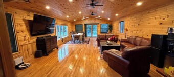 Spacious Family Retreat w/ 3BR Main House + 2BR Guest House in Curran